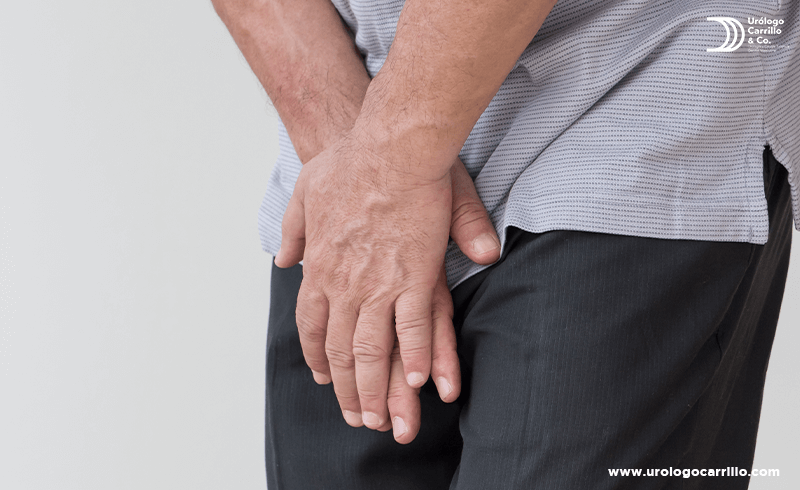 La próstata agrandada produce síntomas como la micción frecuente